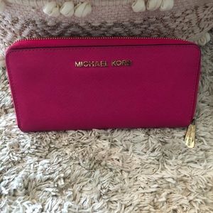 Michael Kors Zip Around Wallet